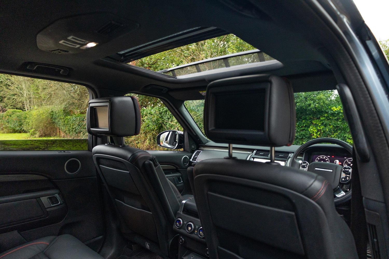 Used Land Rover Discovery 2019 for sale - 76702085: Photo 2