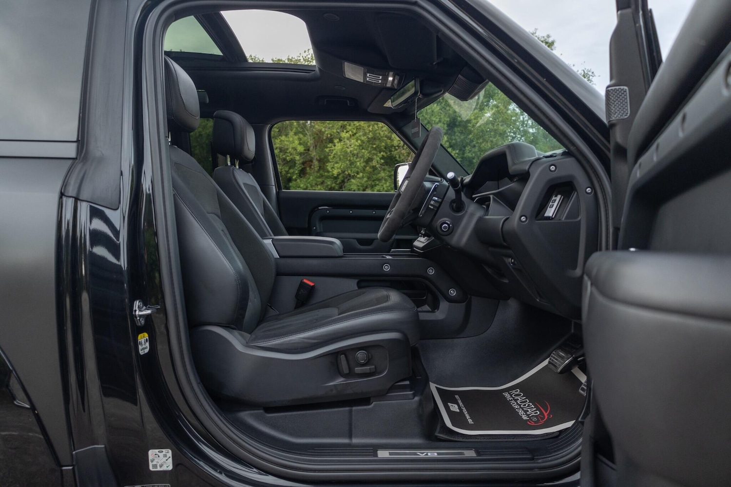 Used Land Rover Defender 2022 for sale - 76987612: Photo 3