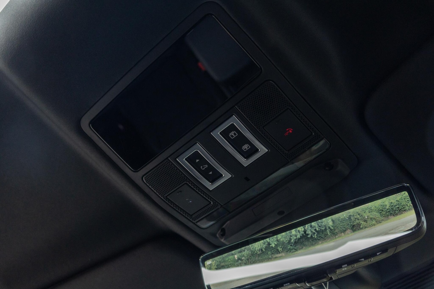 Used Land Rover Defender 2022 for sale - 76987612: Photo 30