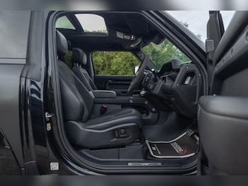 Used Land Rover Defender 2022 for sale - 76987612: Photo