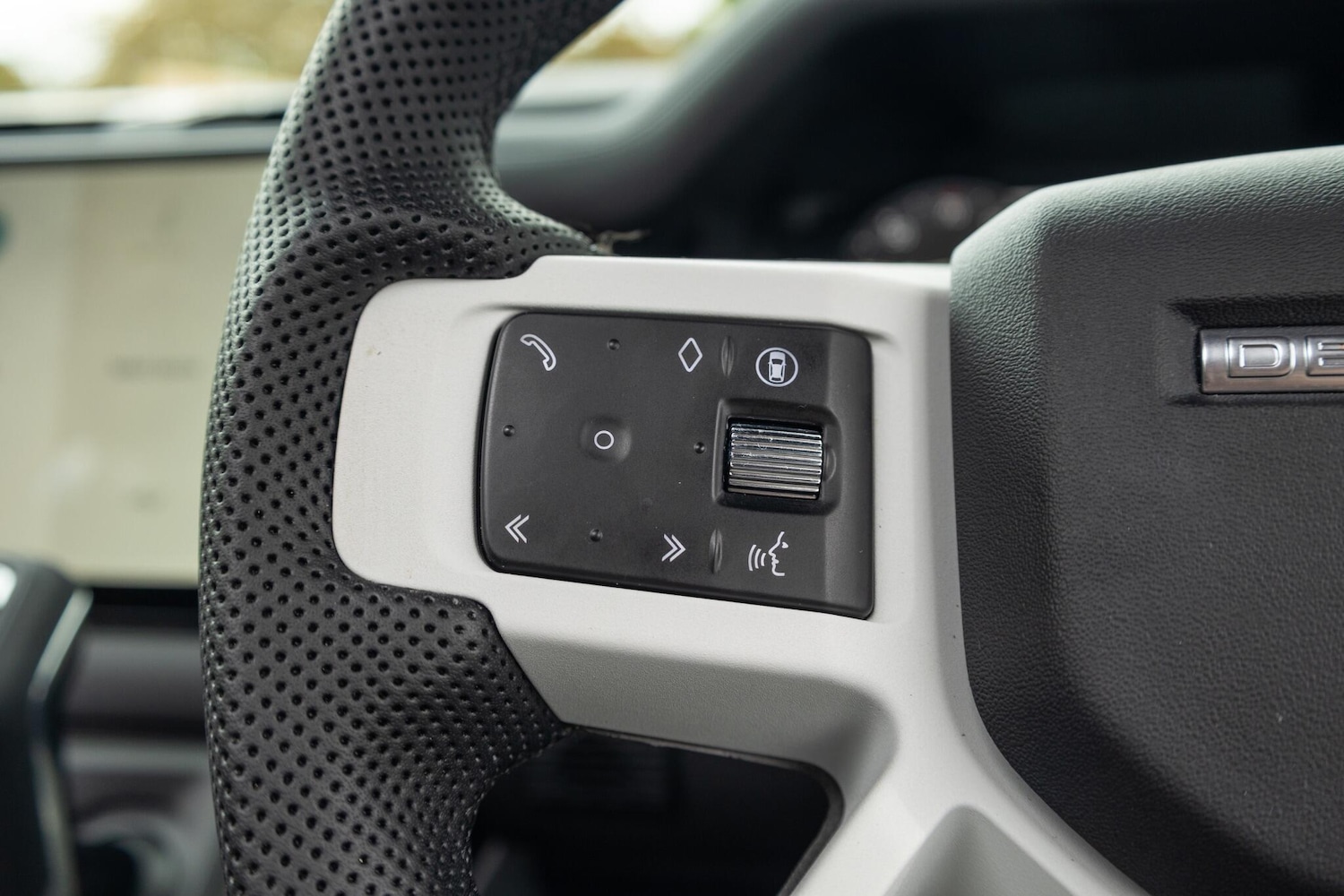 Used Land Rover Defender 2024 for sale - 76988683: Photo 11