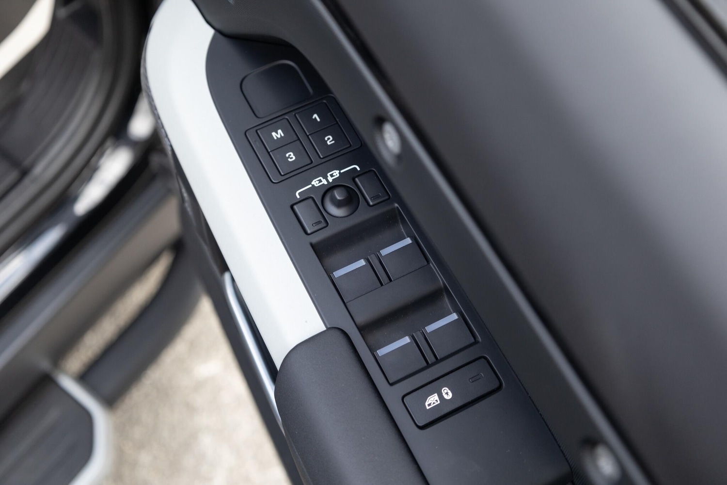 Used Land Rover Defender 2024 for sale - 76988683: Photo 21