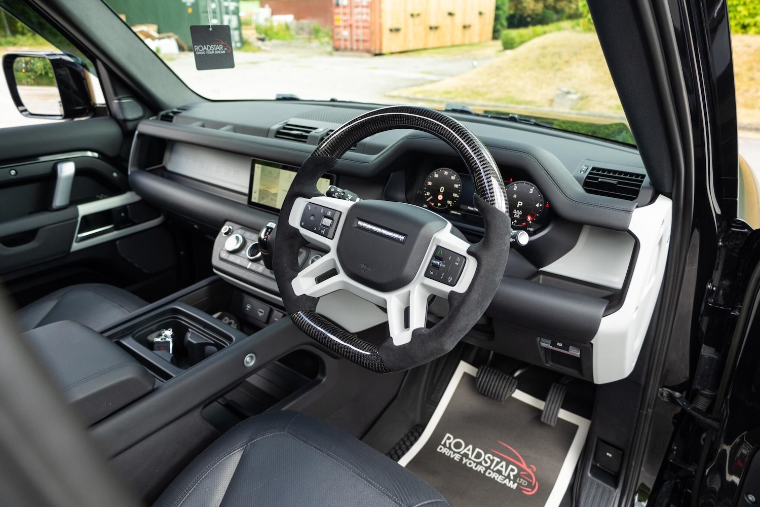 Used Land Rover Defender 2024 for sale - 76988683: Photo 3