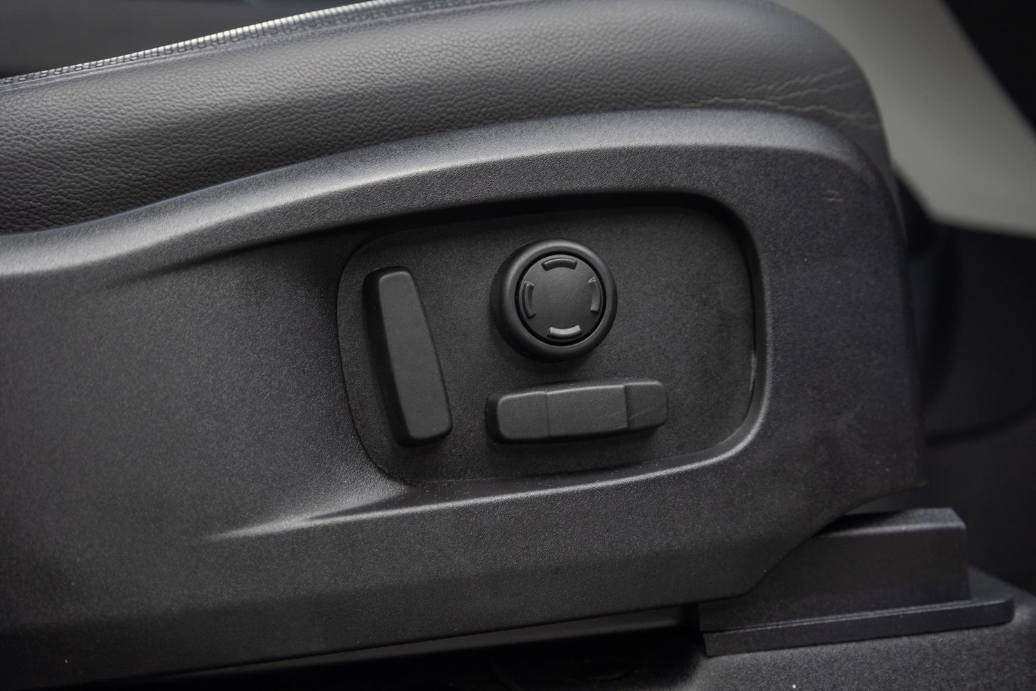 Used Land Rover Defender 2024 for sale - 76988683: Photo 51