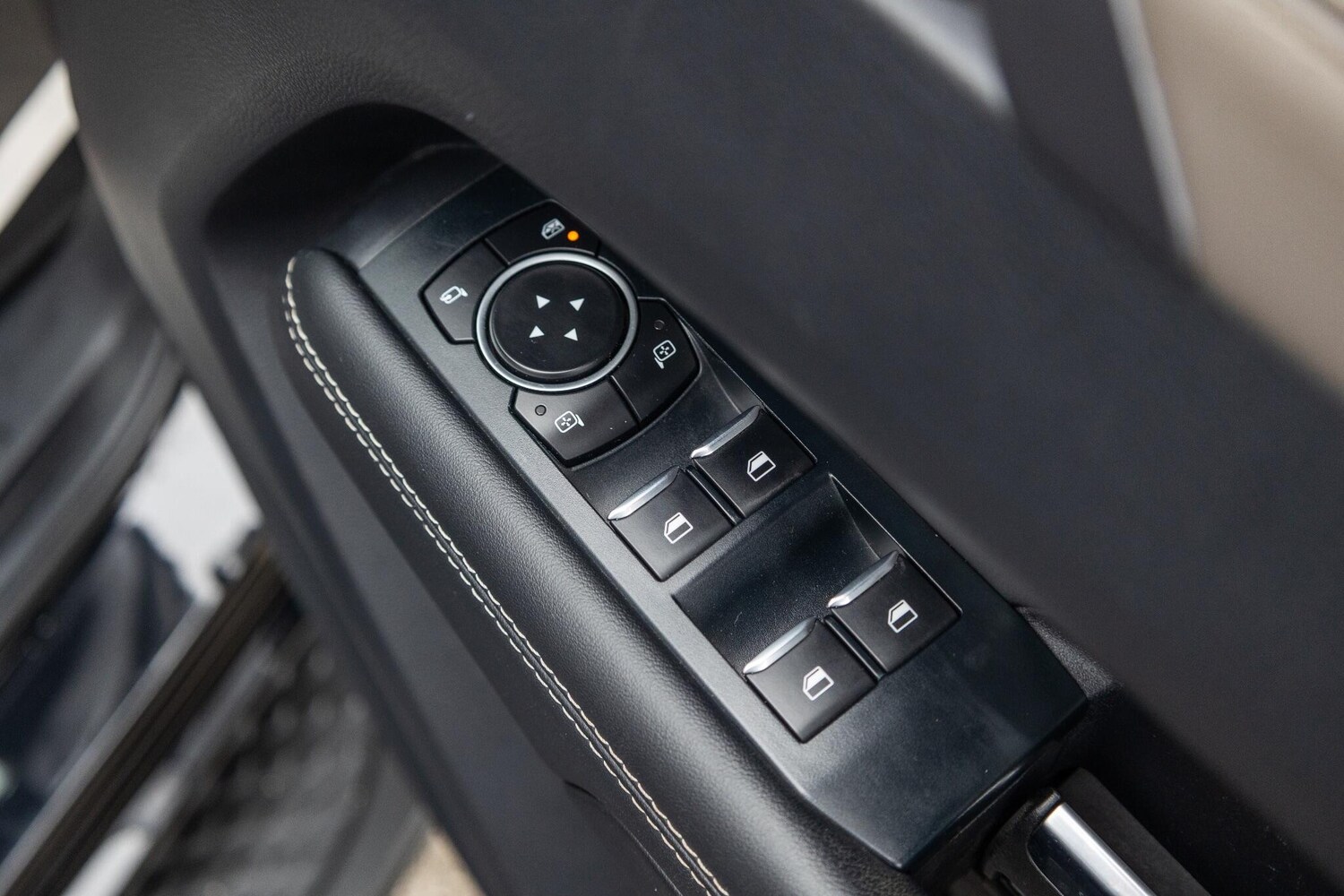 Used Volkswagen Amarok 2024 for sale - 77838926: Photo 11