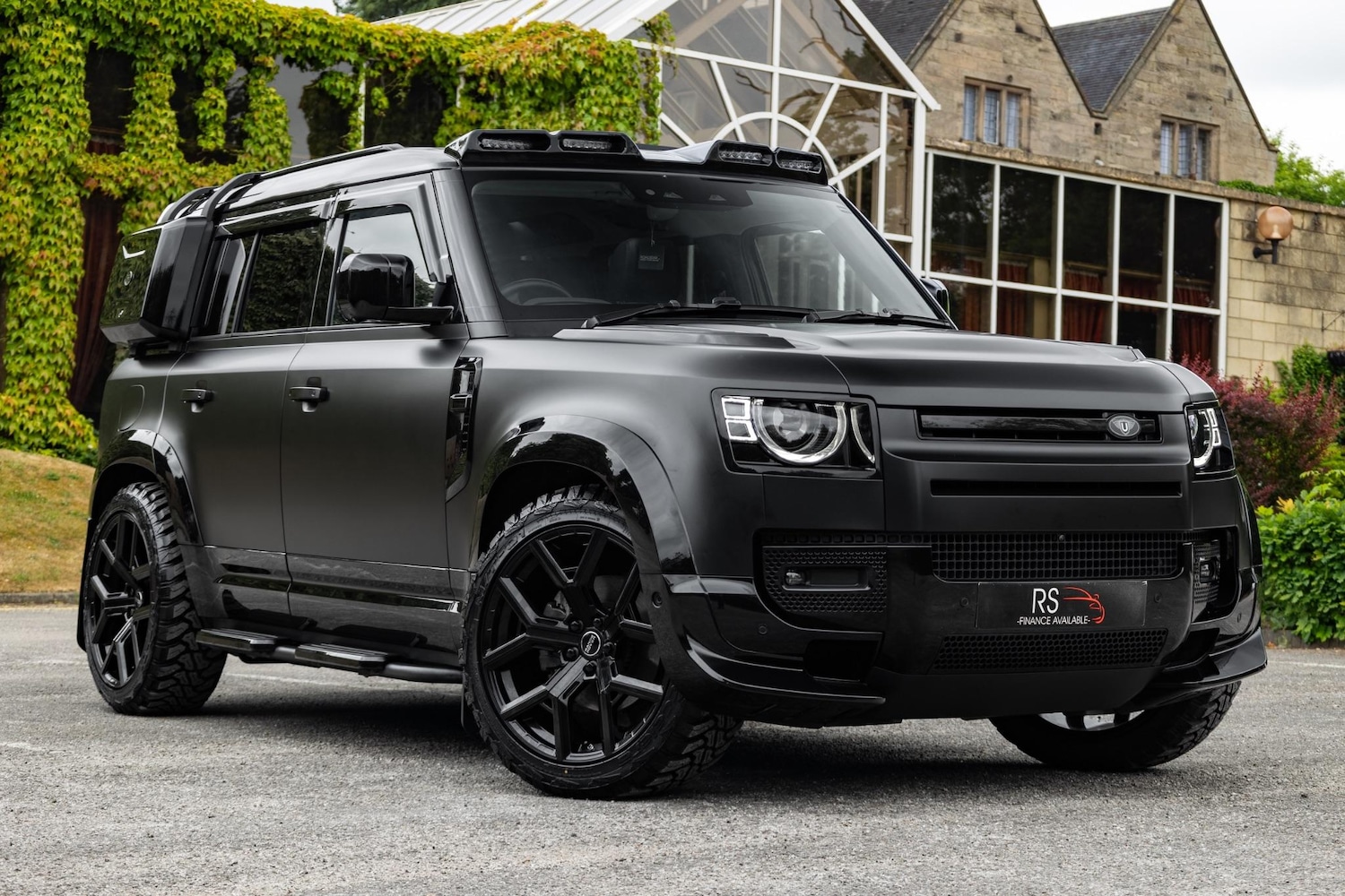 Used Land Rover Defender 2024 for sale - 76926448: Photo 1