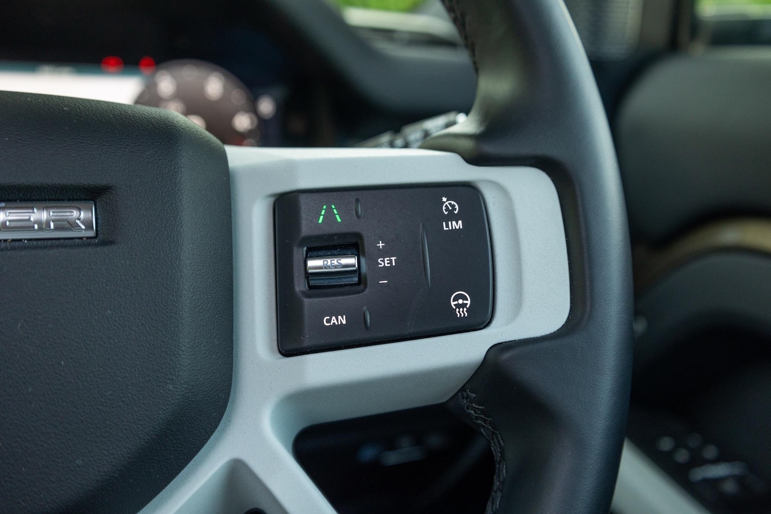 Used Land Rover Defender 2024 for sale - 76926448: Photo 11