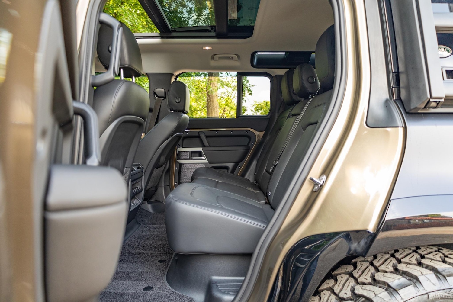 Used Land Rover Defender 2024 for sale - 76926448: Photo 28