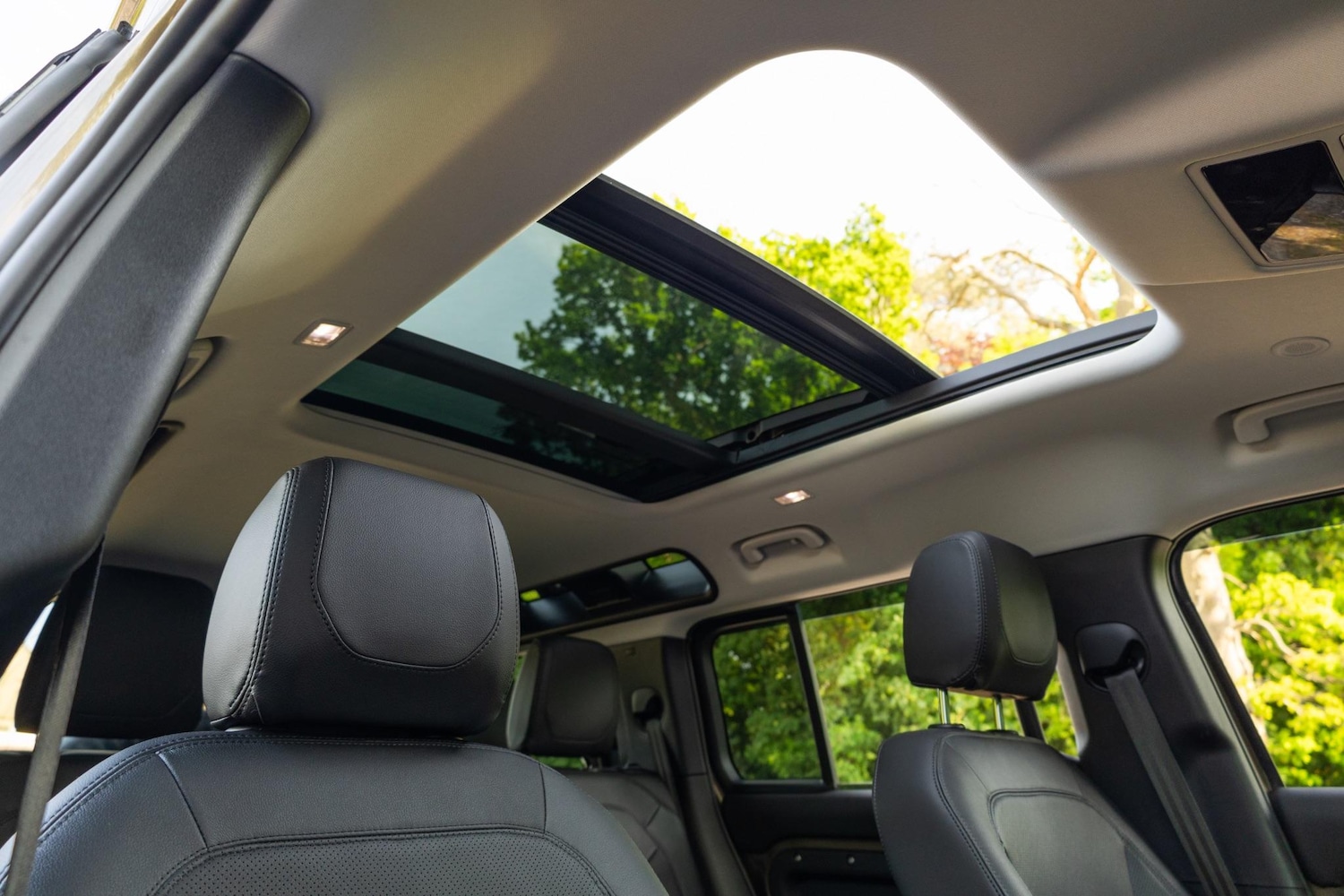 Used Land Rover Defender 2024 for sale - 76926448: Photo 3