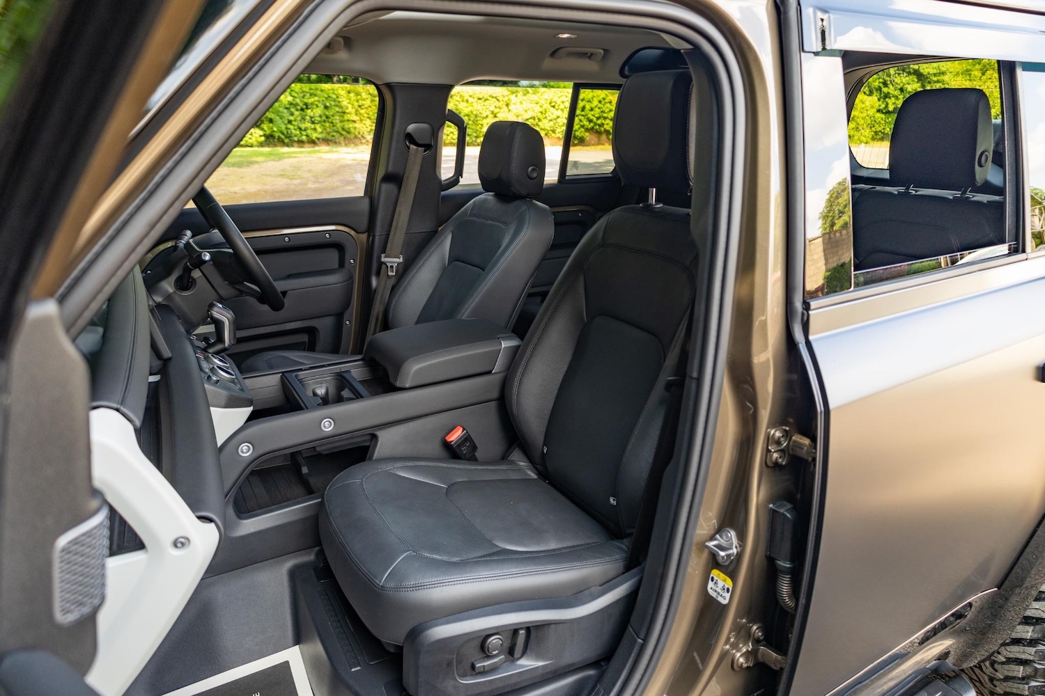 Used Land Rover Defender 2024 for sale - 76926448: Photo 30