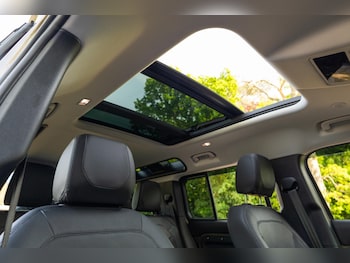 Used Land Rover Defender 2024 for sale - 76926448: Photo