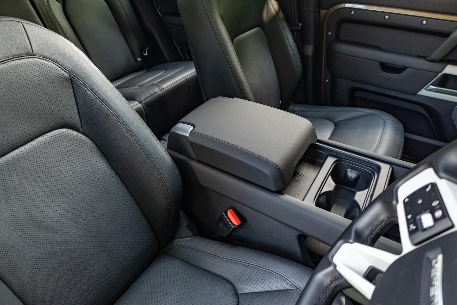 Used Land Rover Defender 2024 for sale - 76926448: Photo 40