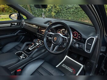 Used Porsche Cayenne 2023 for sale - 76989347: Photo