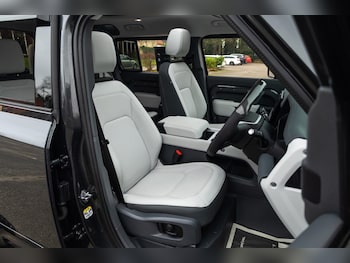 Used Land Rover Defender 110 2024 for sale - 77254904: Photo