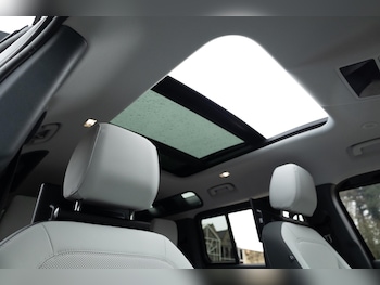 Used Land Rover Defender 110 2024 for sale - 77254904: Photo