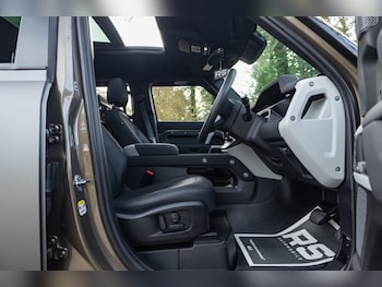 Used Land Rover Defender 110 2024 for sale - 77696661: Photo