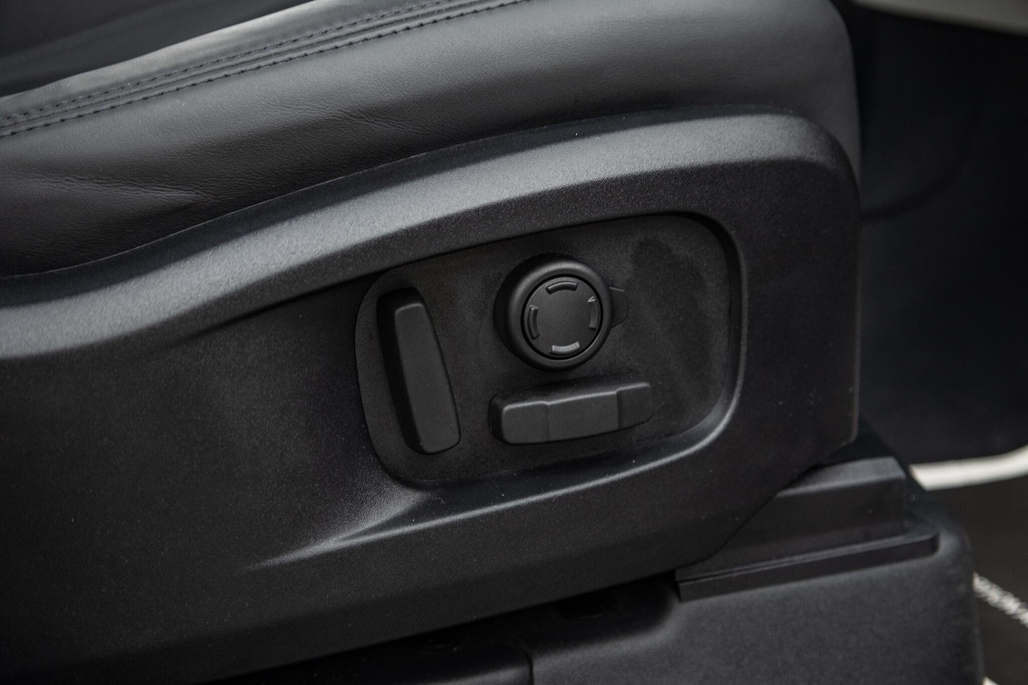 Used Land Rover Defender 2024 for sale - 76886962: Photo 25