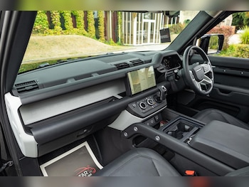 Used Land Rover Defender 2024 for sale - 76886962: Photo