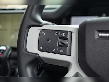 Used Land Rover Defender 2024 for sale - 76886962: Photo