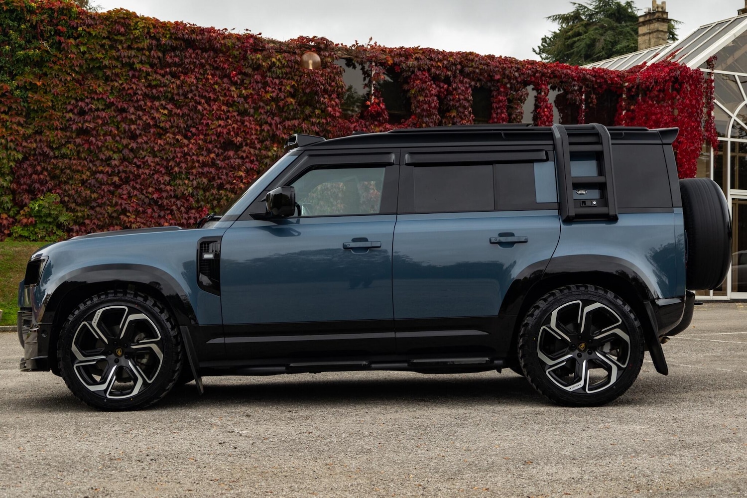 Used Land Rover Defender 110 2023 for sale - 76239821: Photo 11