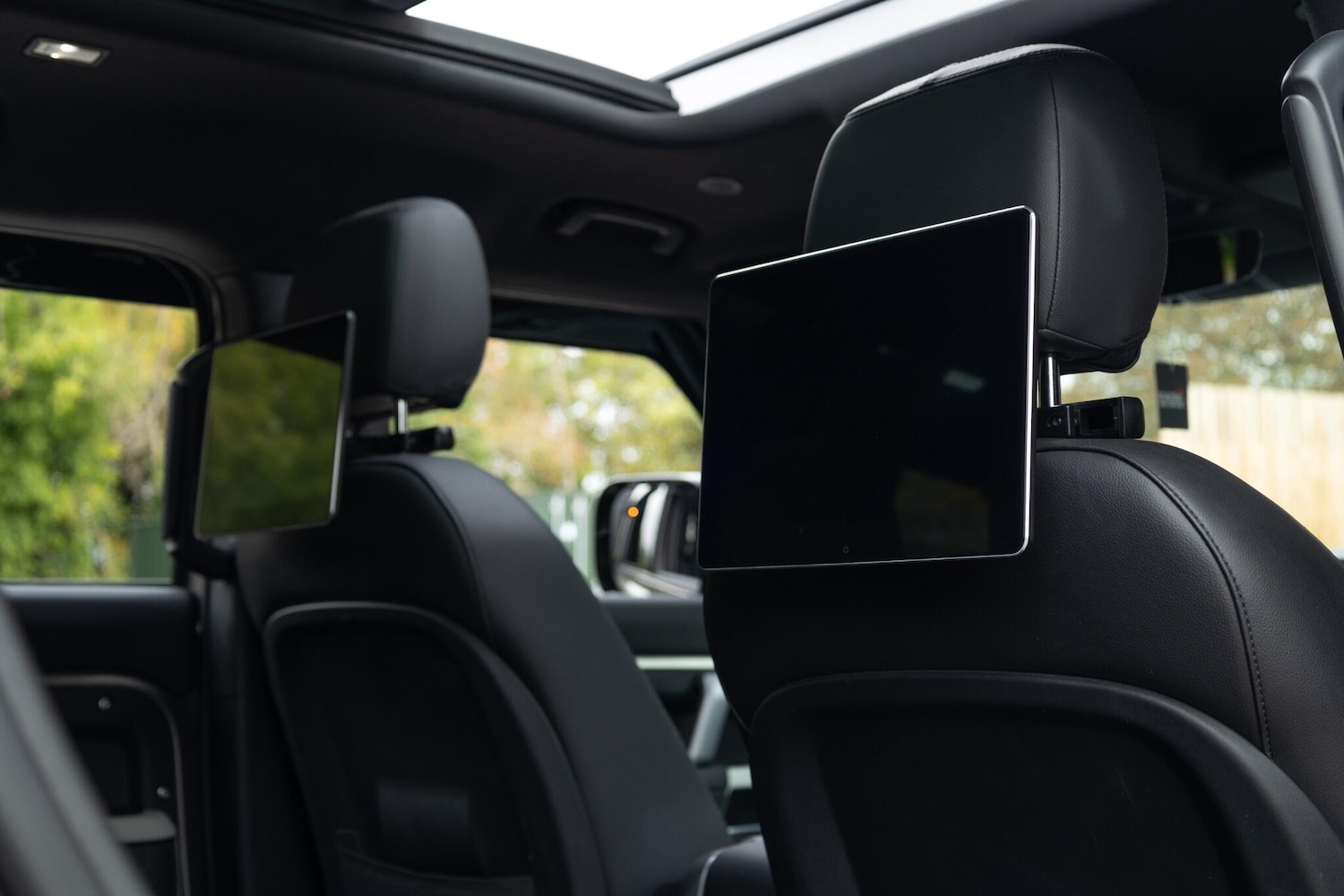 Used Land Rover Defender 110 2023 for sale - 76239821: Photo 3