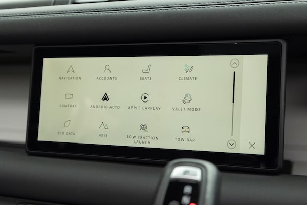 Used Land Rover Defender 2023 for sale - 76239821: Photo 30