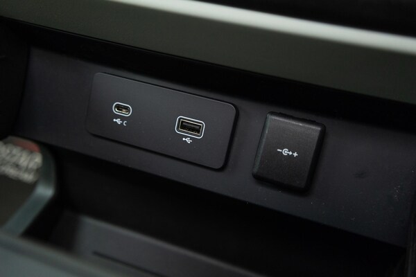 Used Land Rover Defender 130 2023 for sale - 76122664: Photo 30