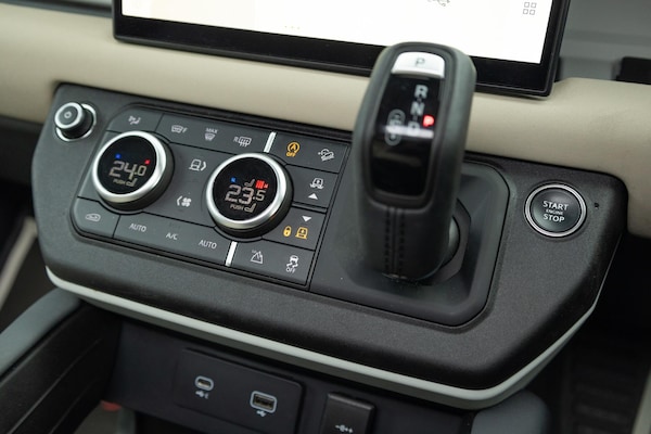 Used Land Rover Defender 130 2023 for sale - 76122664: Photo 49