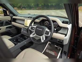 Used Land Rover Defender 130 2023 for sale - 76122664: Photo