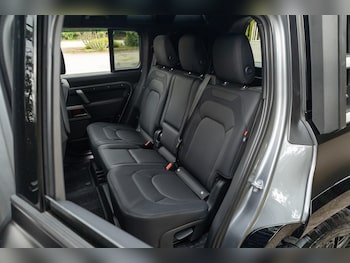 Used Land Rover Defender 110 2023 for sale - 76175596: Photo