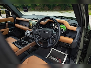 Used Land Rover Defender 110 2024 for sale - 76284248: Photo 2