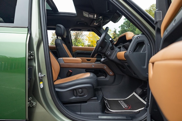 Used Land Rover Defender 110 2024 for sale - 76284248: Photo 5