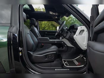 Used Land Rover Defender 2023 for sale - 79348587: Photo