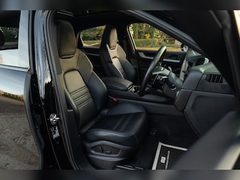 Used Porsche Cayenne 2024 for sale - 76562073: Photo