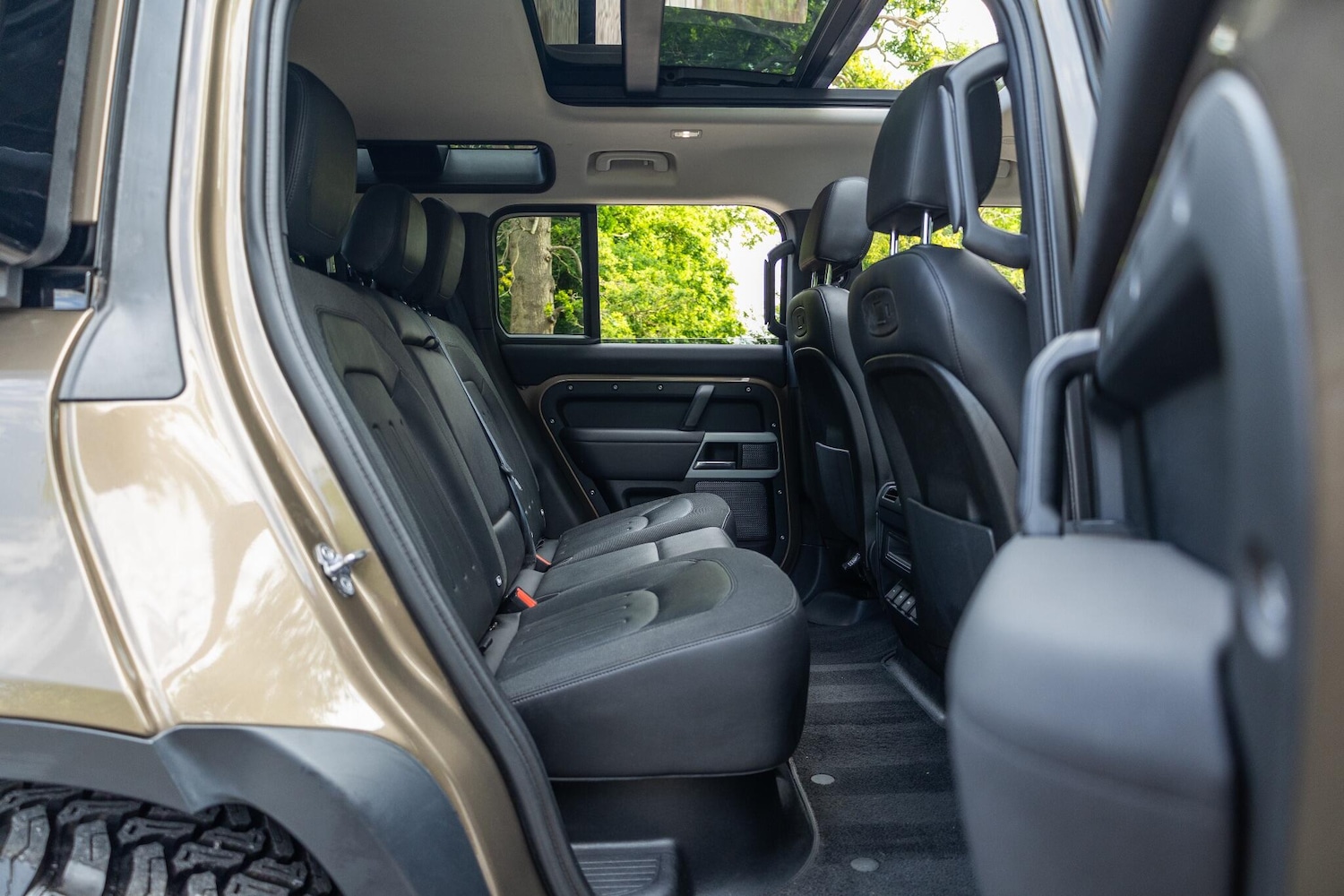 Used Land Rover Defender 110 2020 for sale - 76388087: Photo 11