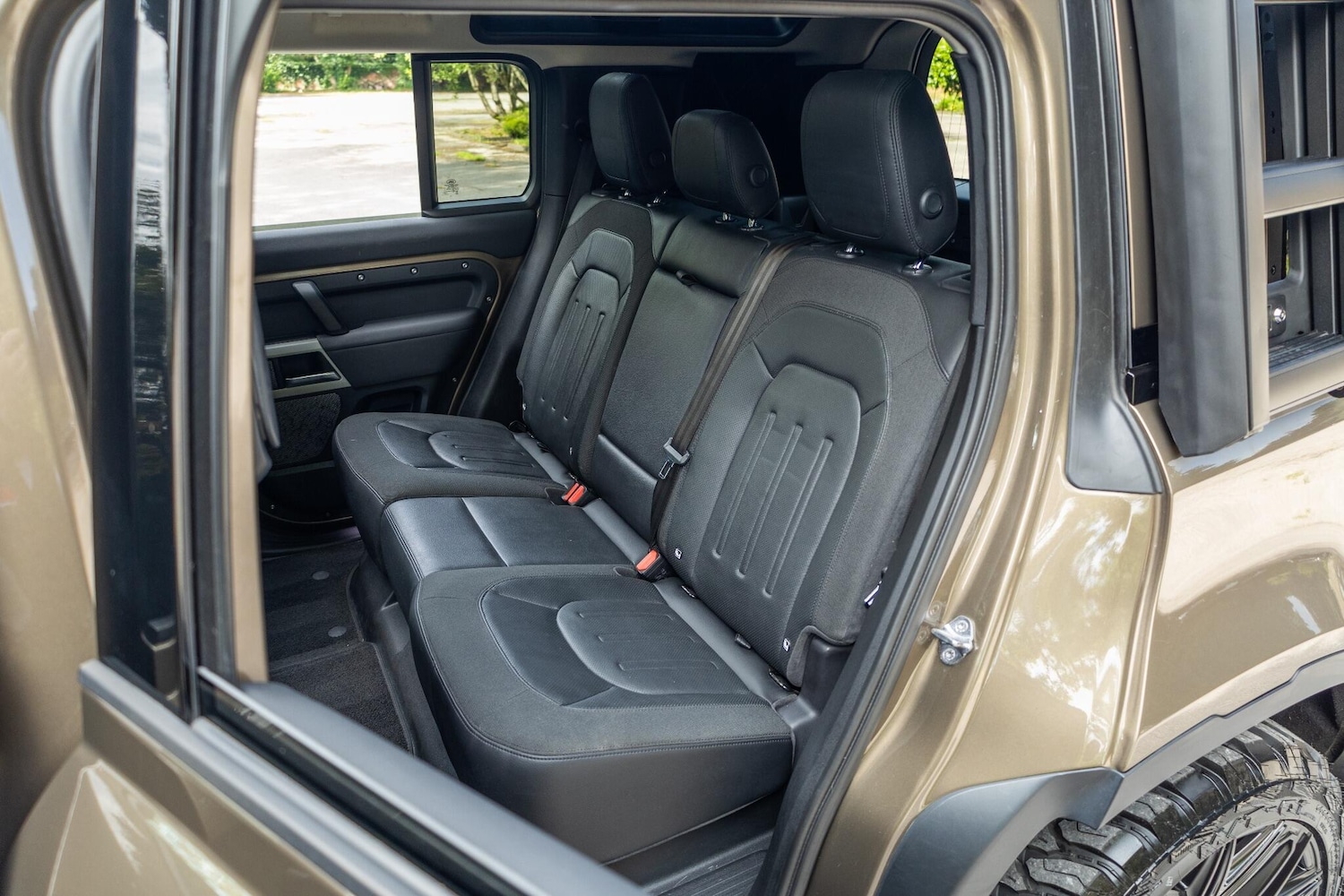 Used Land Rover Defender 110 2020 for sale - 76388087: Photo 13