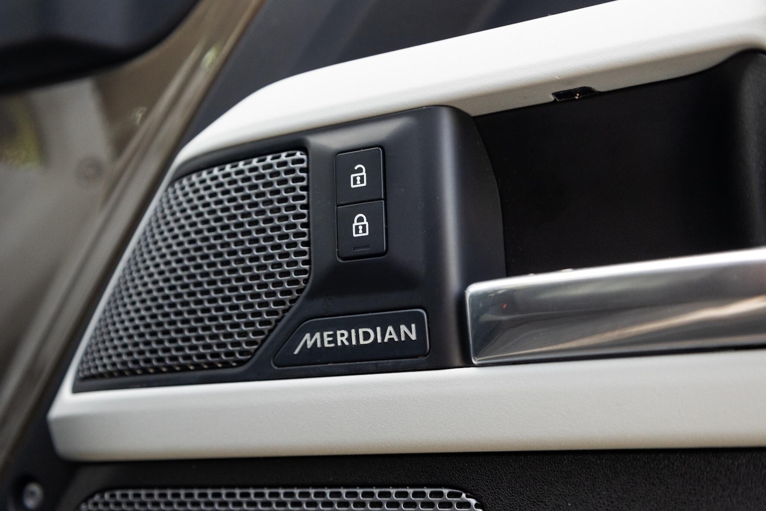 Used Land Rover Defender 110 2020 for sale - 76388087: Photo 15