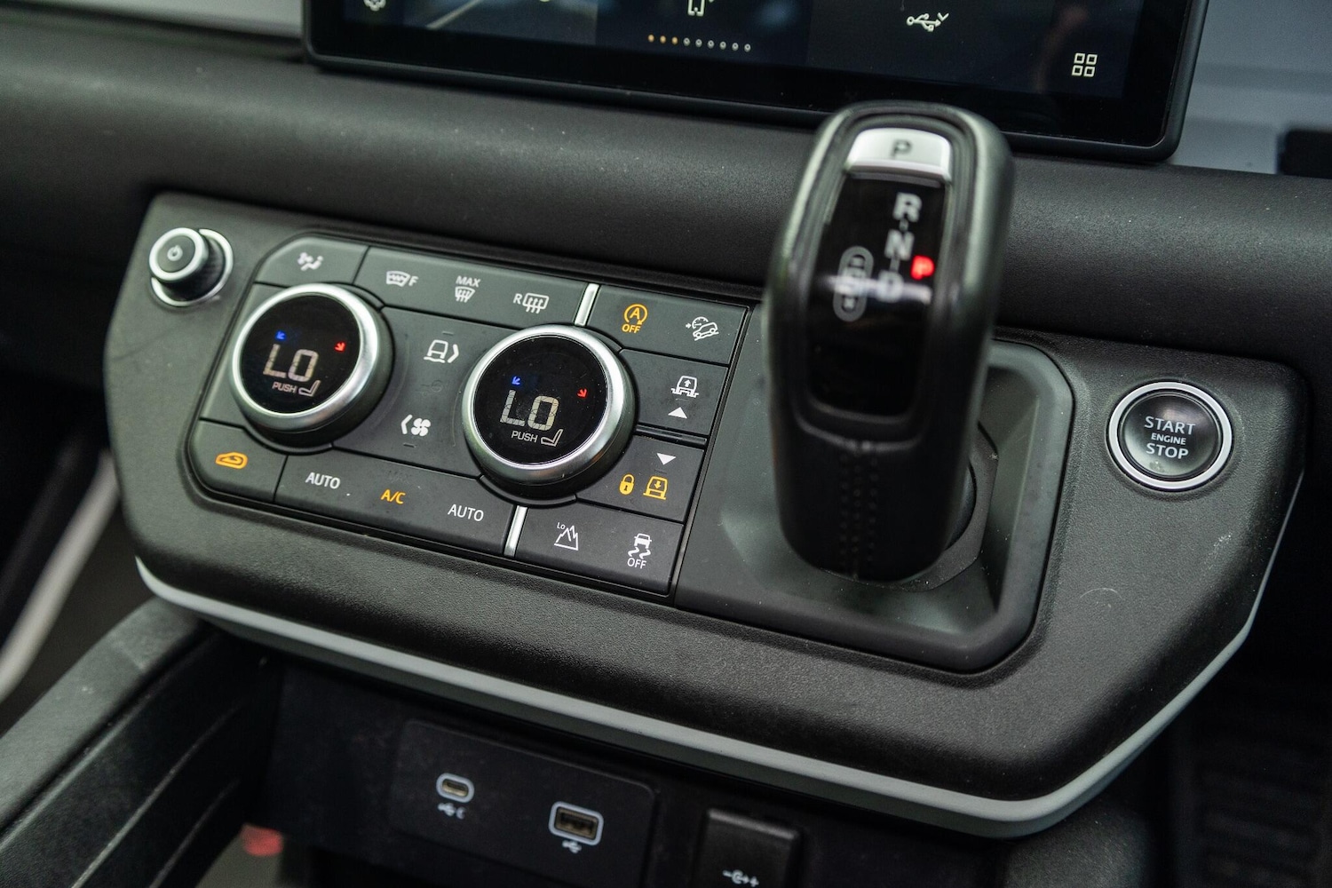 Used Land Rover Defender 110 2020 for sale - 76388087: Photo 17