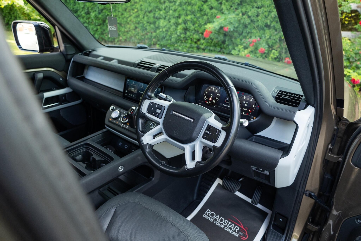 Used Land Rover Defender 110 2020 for sale - 76388087: Photo 2