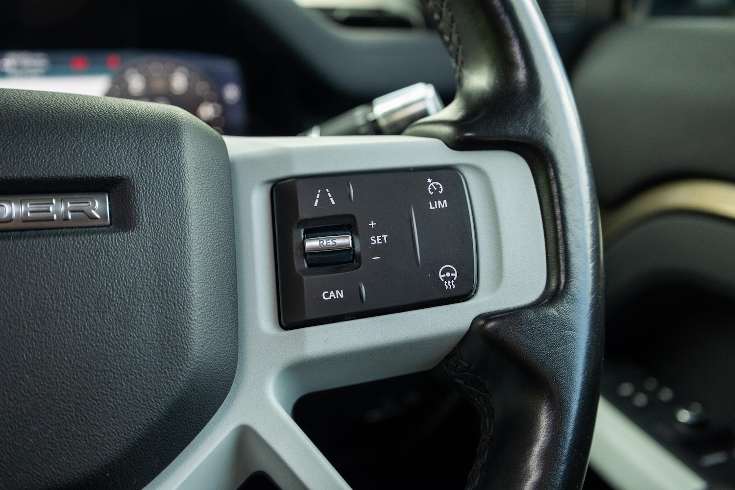 Used Land Rover Defender 110 2020 for sale - 76388087: Photo 24