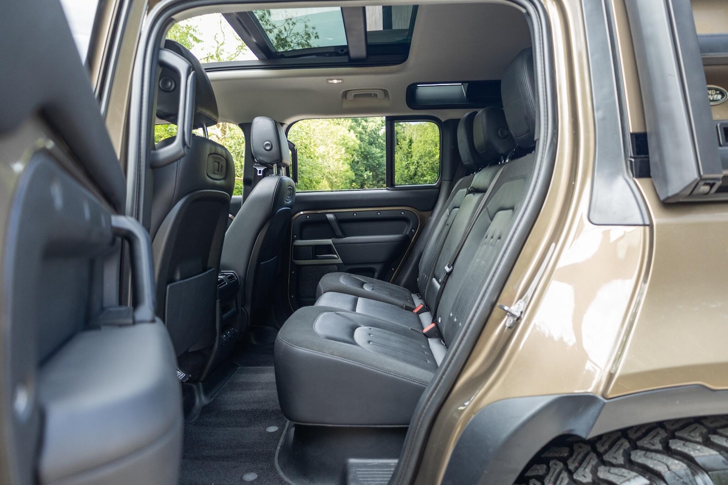 Used Land Rover Defender 110 2020 for sale - 76388087: Photo 3