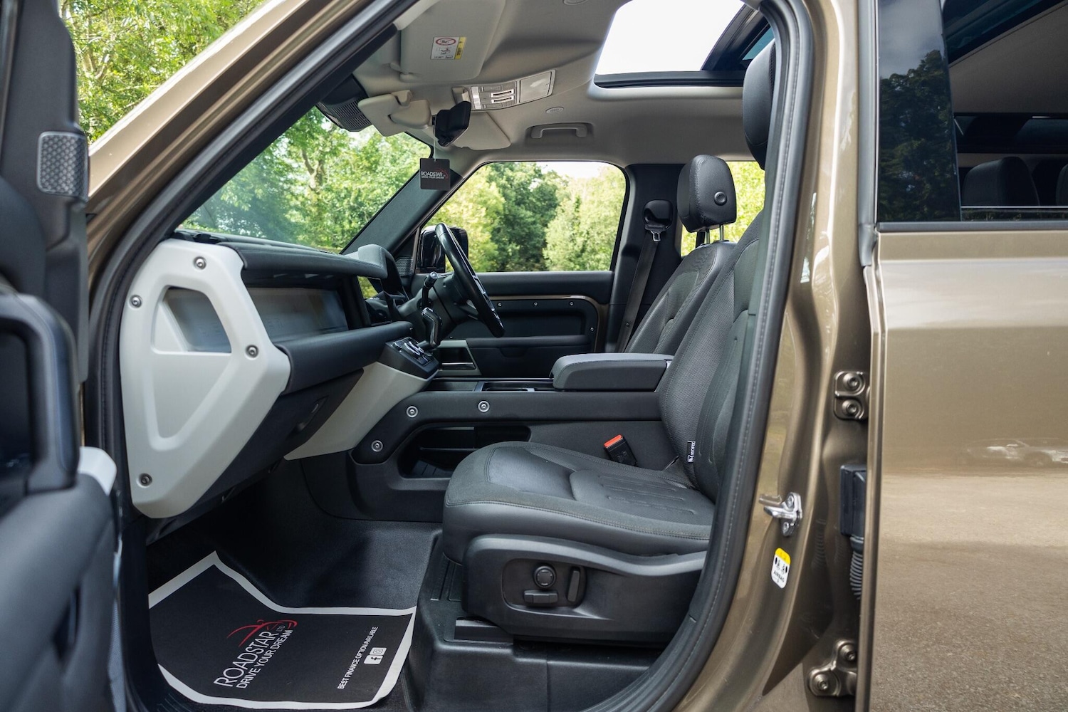 Used Land Rover Defender 110 2020 for sale - 76388087: Photo 41