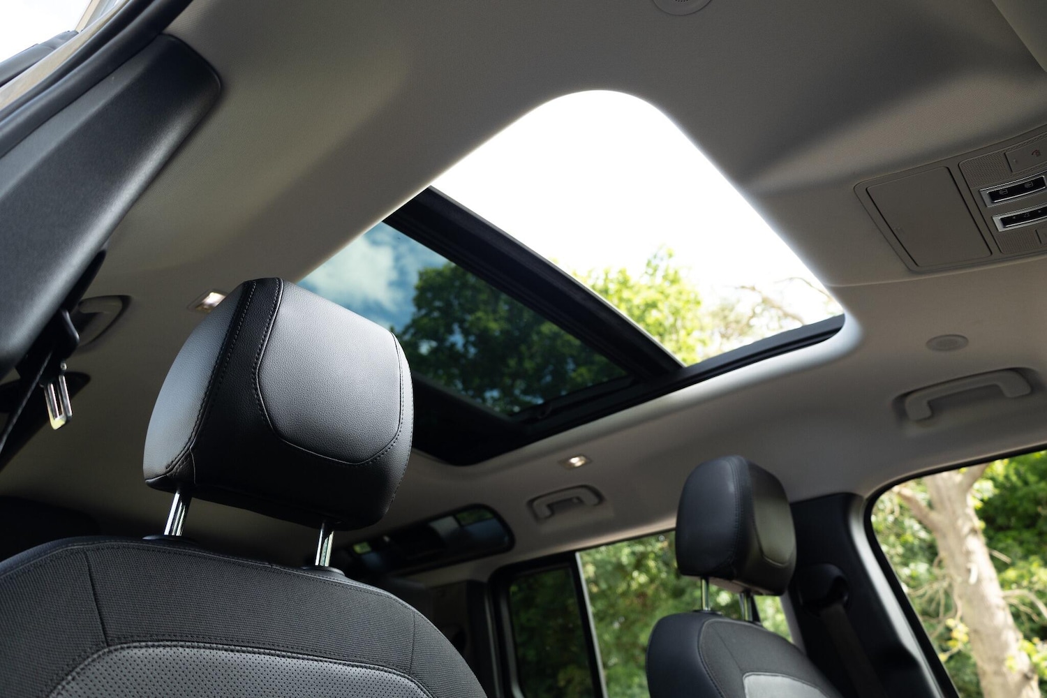 Used Land Rover Defender 110 2020 for sale - 76388087: Photo 43