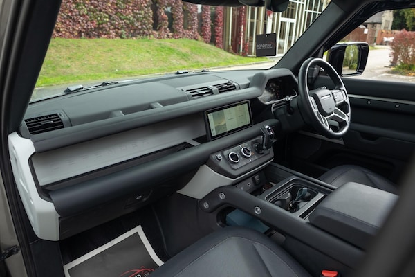 Used Land Rover Defender 110 2023 for sale - 76175291: Photo 8
