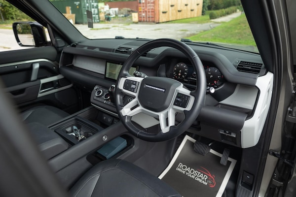 Used Land Rover Defender 110 2023 for sale - 76175291: Photo 9