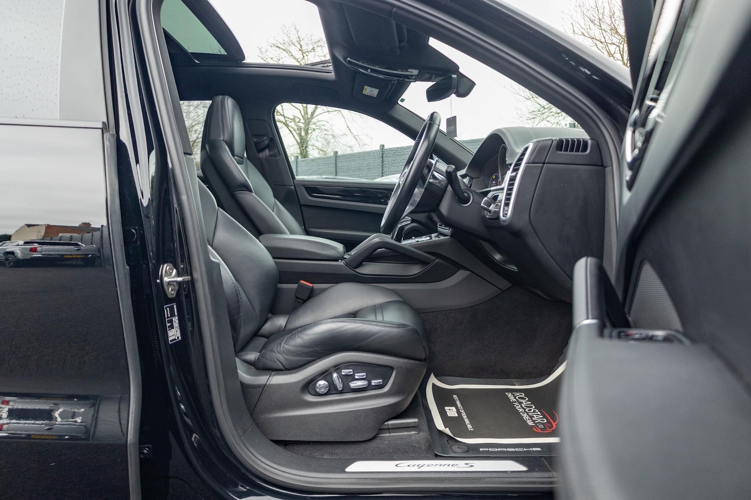 Used Porsche Cayenne 2022 for sale - 76167001: Photo 2
