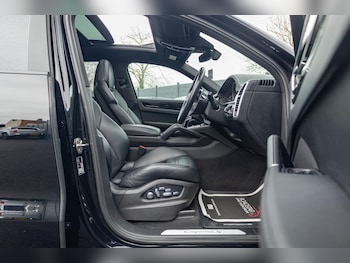 Used Porsche Cayenne 2022 for sale - 76167001: Photo 2