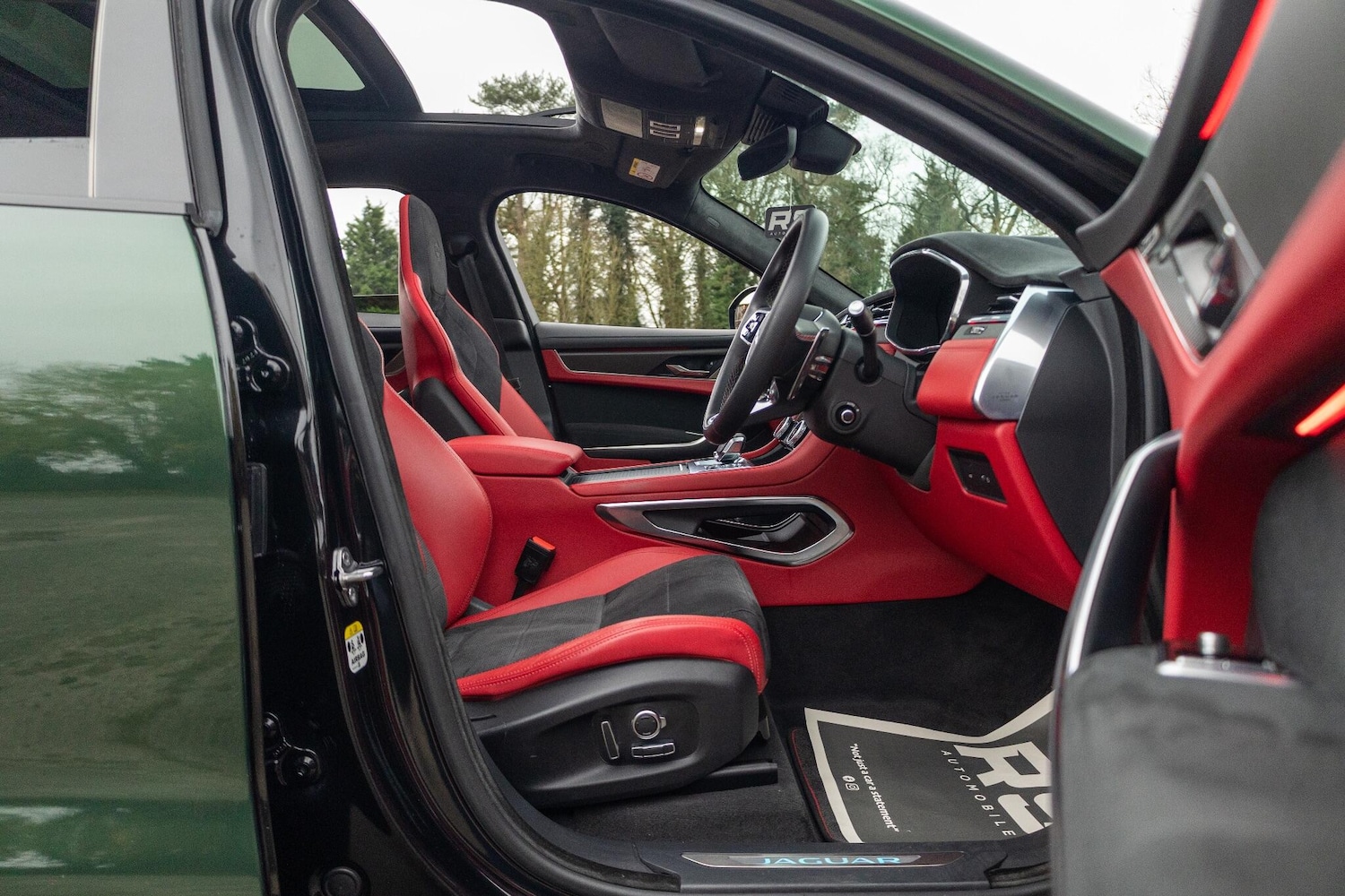 Used Jaguar F-Pace 2024 for sale - 76926656: Photo 2