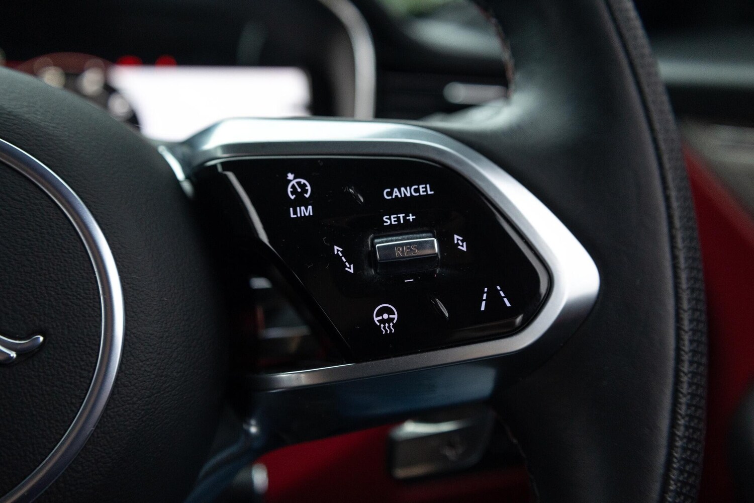 Used Jaguar F-Pace 2024 for sale - 76926656: Photo 28