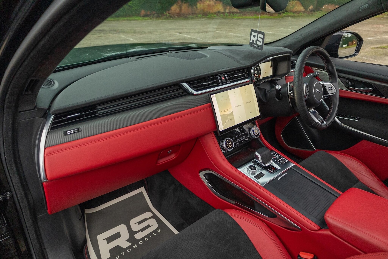 Used Jaguar F-Pace 2024 for sale - 76926656: Photo 3